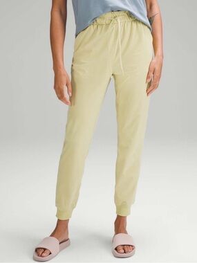 Lululemon Luxtreme High-Rise Joggers in Finch Yellow